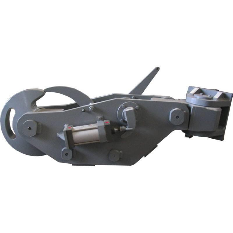 Hydraulic release spring towing hook