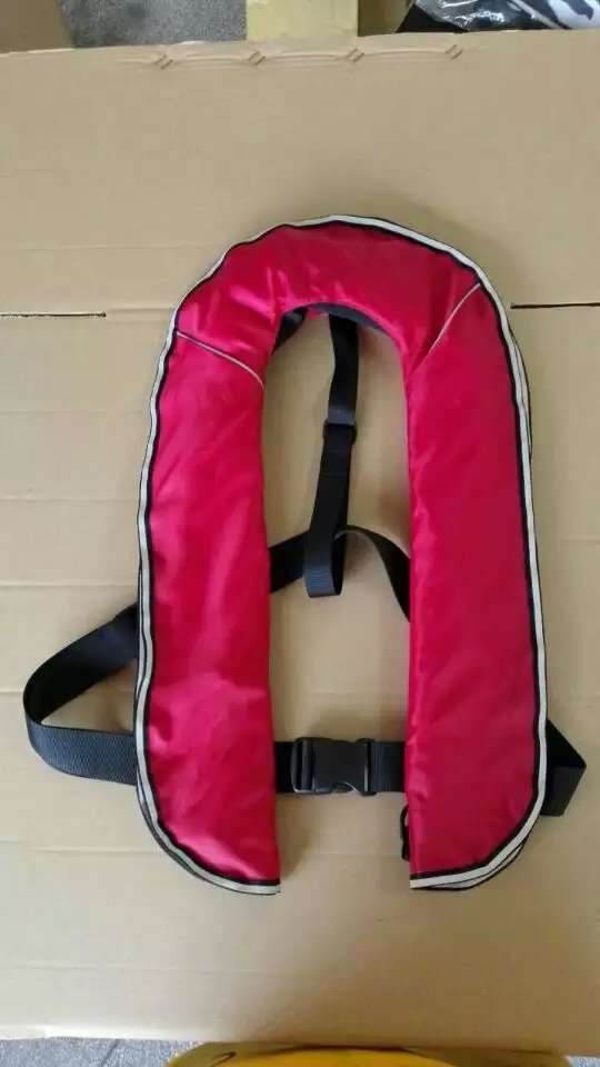 Automatic inflatable life jacket