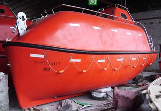 Totally enclosed lifeboat and rescue boat