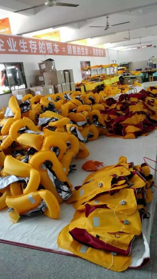 80n and 150n Water Sports Life Jacket Adult Type and Children Type Automatic Inflatable Lifevest for Hot Sale